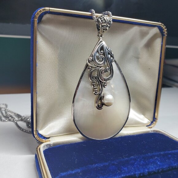 Large Mother of Pearl and Sterling Silver Pendant Necklace - Picture 6 of 16